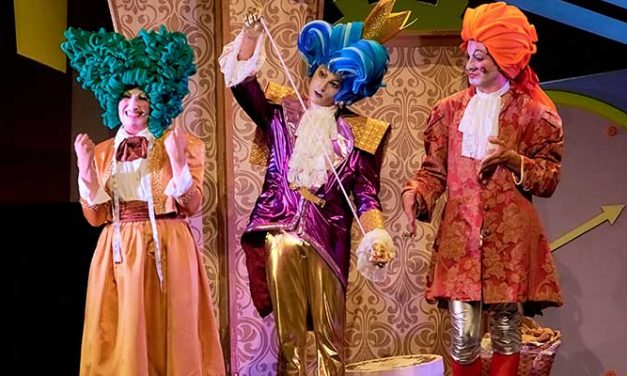 Teatro. La Roda Produccions: El traje nuevo del emperador